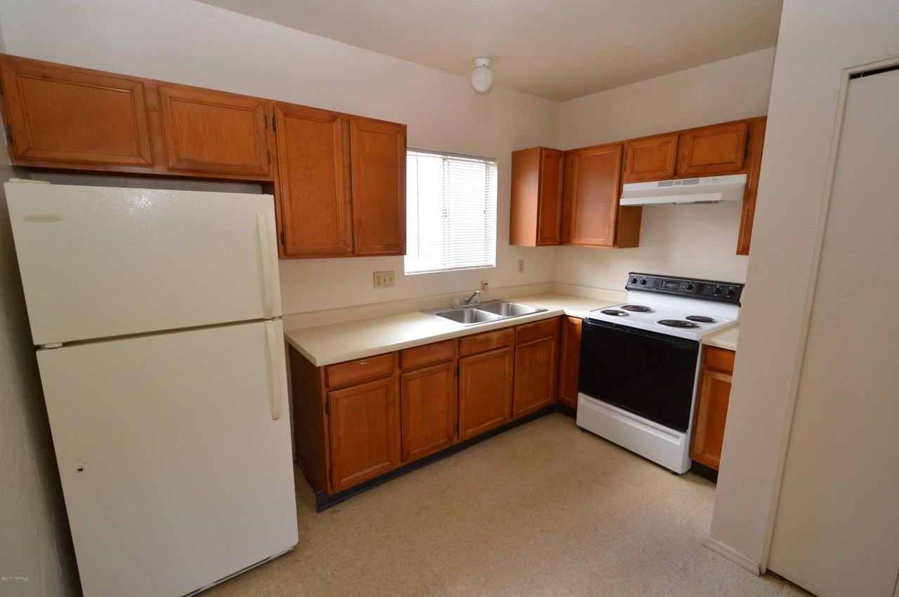 1614 N Columbus Blvd - Photo 3 of 10