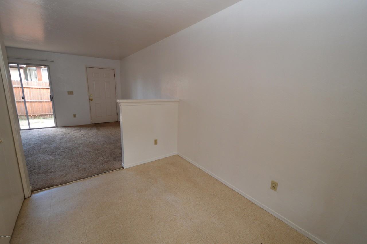 1614 N Columbus Blvd - Photo 5 of 10