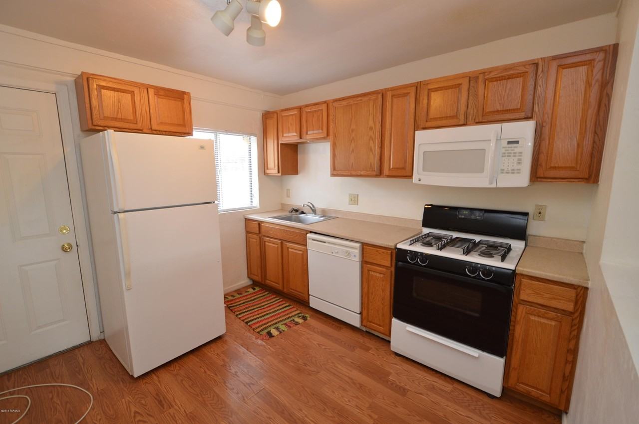 2610 N Dodge Blvd Apt 1 - Photo 3 of 10