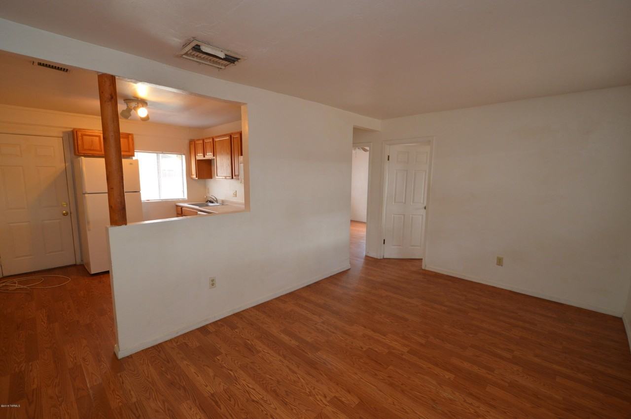 2610 N Dodge Blvd Apt 1 - Photo 4 of 10