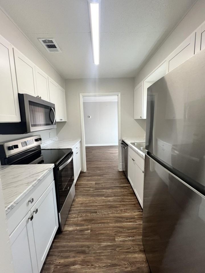 2613 Rippee Rd - Photo 6 of 17