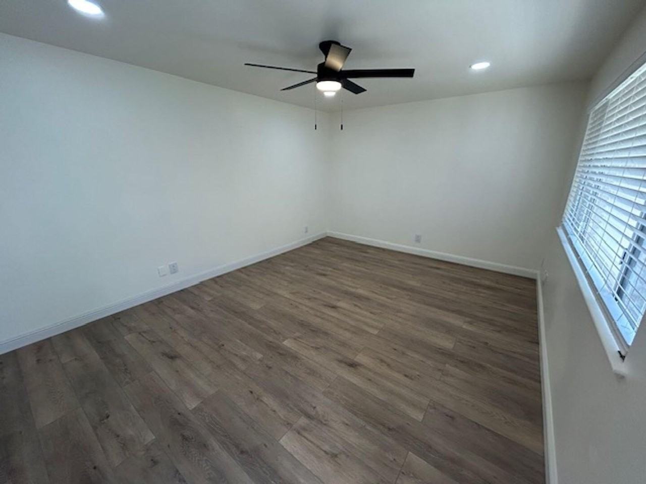 1608 S Central St - Photo 4 of 14