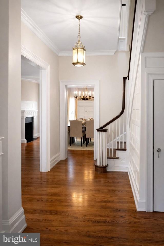 2127 Leroy Pl Nw - Photo 4 of 46