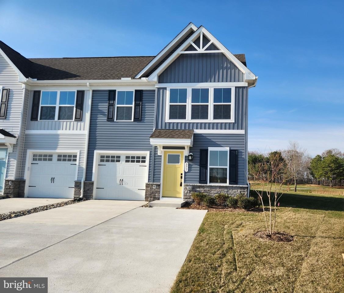 377 Waterside Sq - Photo 2 of 29