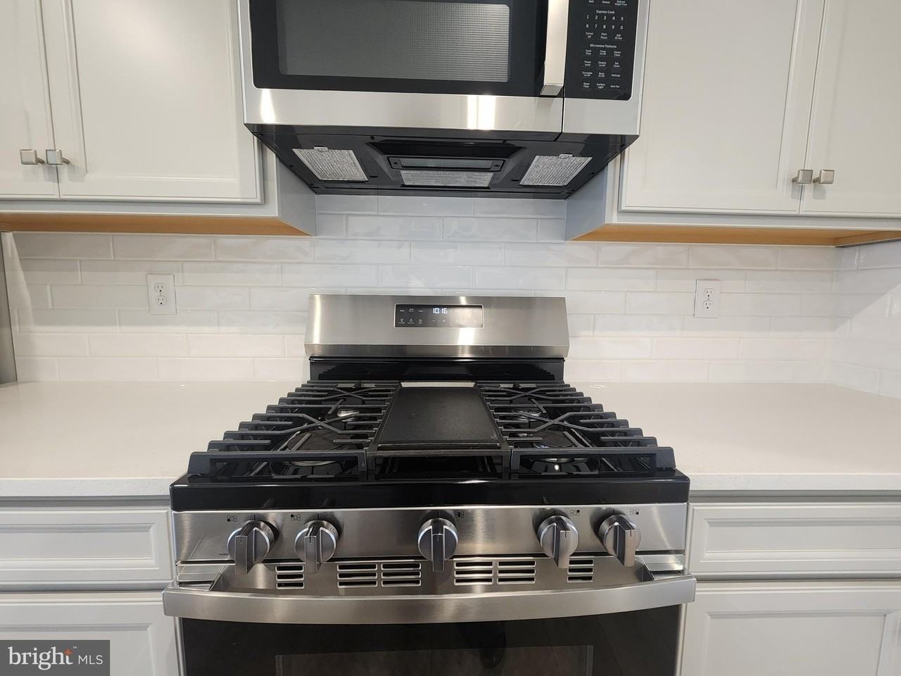 377 Waterside Sq - Photo 6 of 29