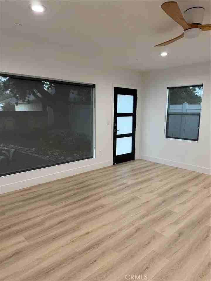 14626 Morrison St - Photo 6 of 8