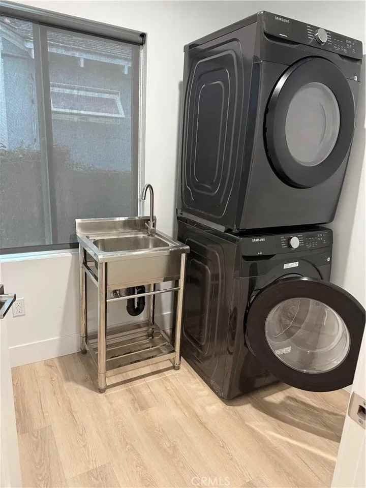 14626 Morrison St - Photo 7 of 8