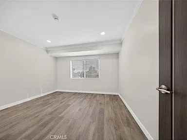 15753 Cohasset St - Photo 5 of 8