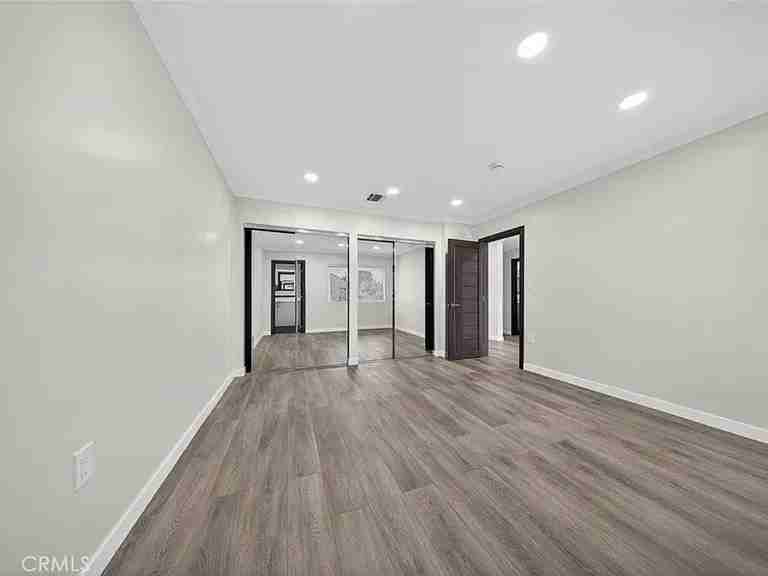 15753 Cohasset St - Photo 7 of 8