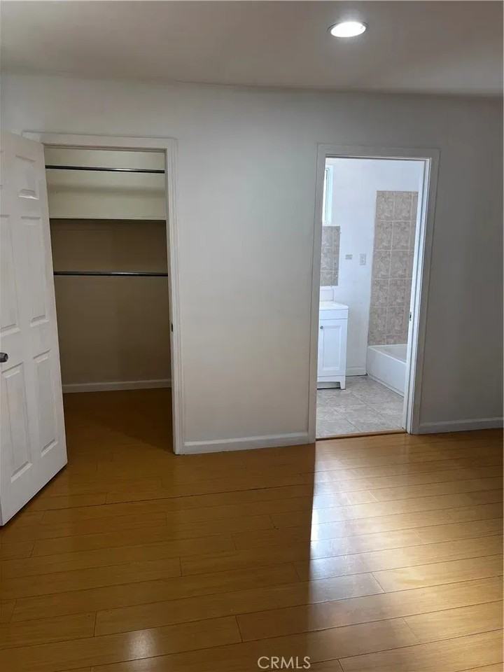10641 Russett Ave - Photo 2 of 8