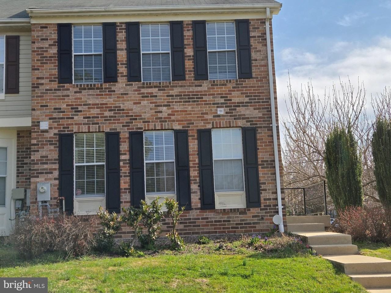 300 Cinnabar Ln - Photo 3 of 43