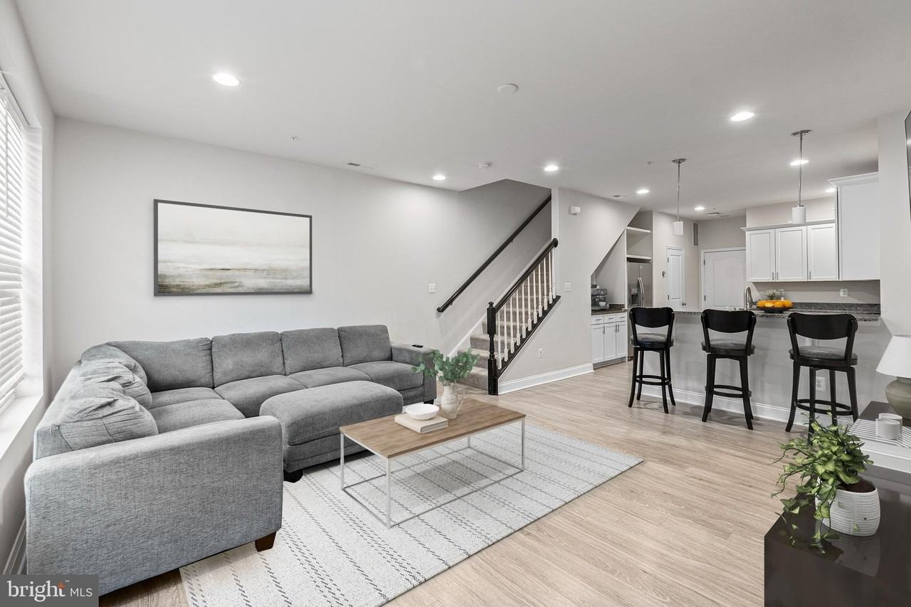 7537 Crowley St Unit B - Photo 4 of 48