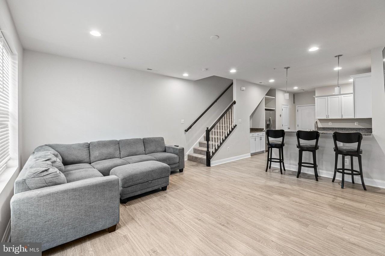 7537 Crowley St Unit B - Photo 5 of 48