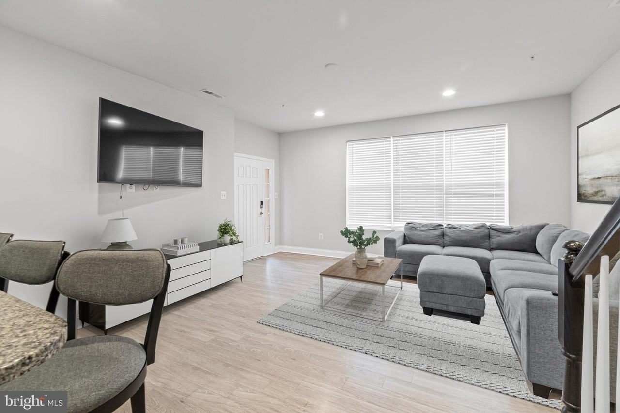 7537 Crowley St Unit B - Photo 6 of 48