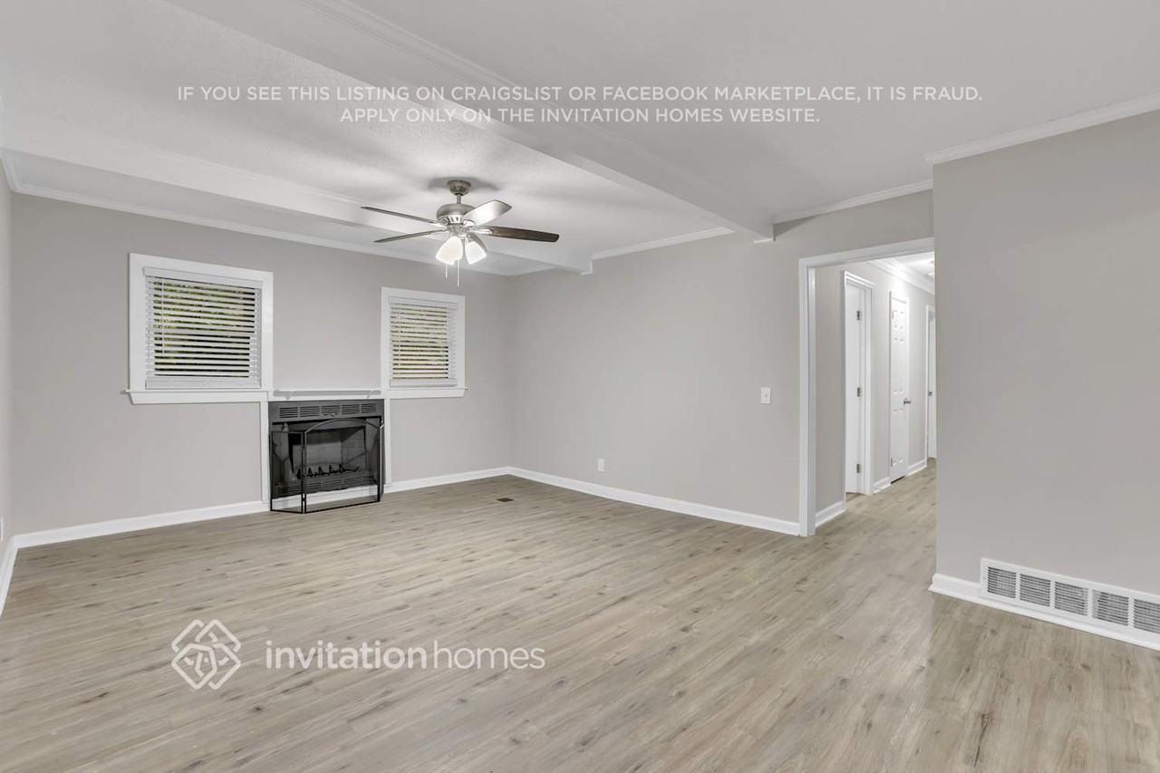 1949 Fort Valley Dr - Photo 4 of 29