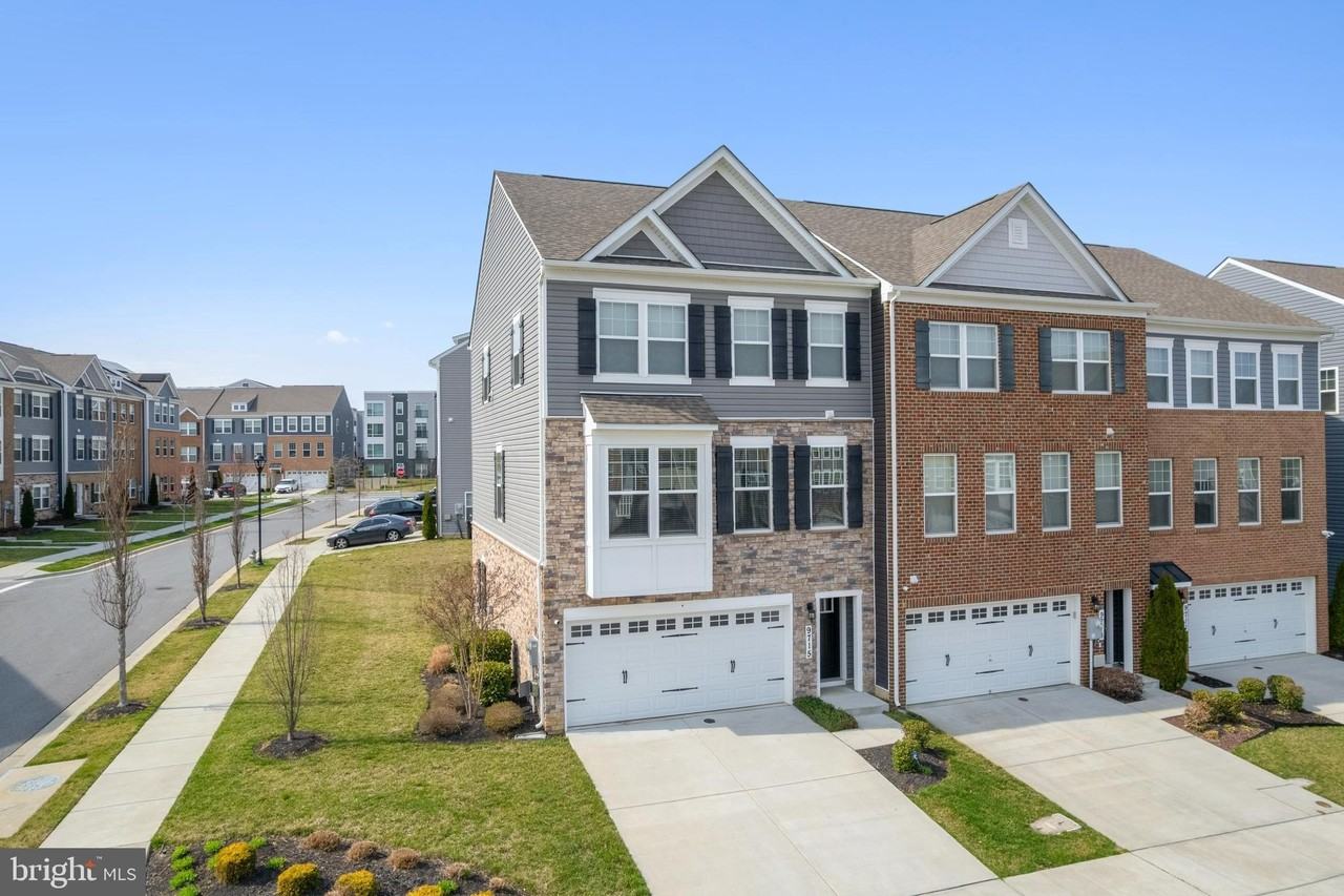 9715 Summerton Dr - Photo 3 of 50