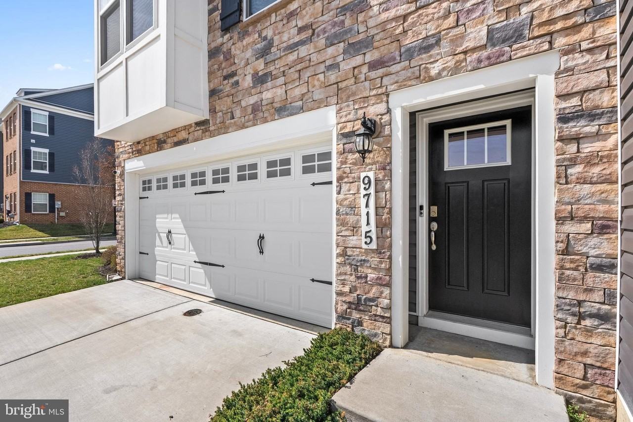 9715 Summerton Dr - Photo 4 of 50