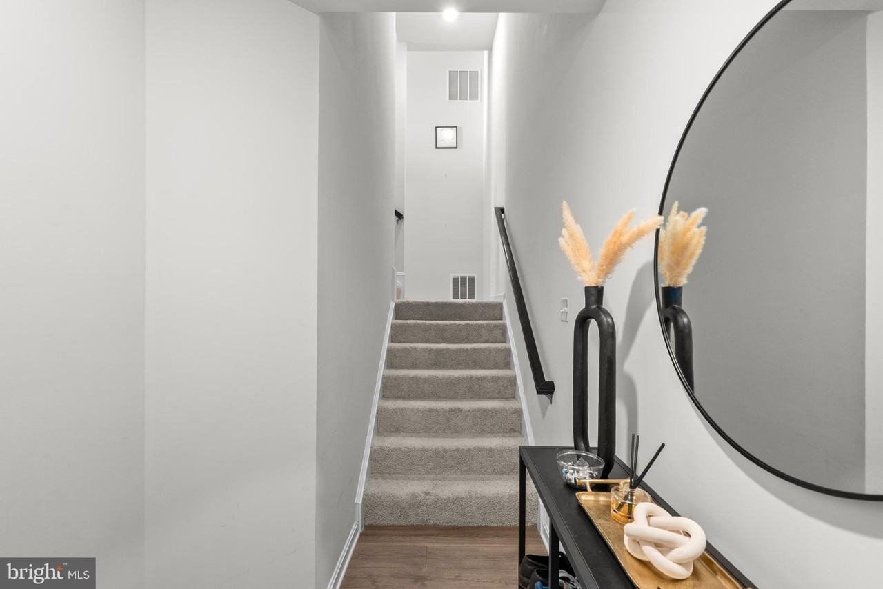 9715 Summerton Dr - Photo 5 of 50