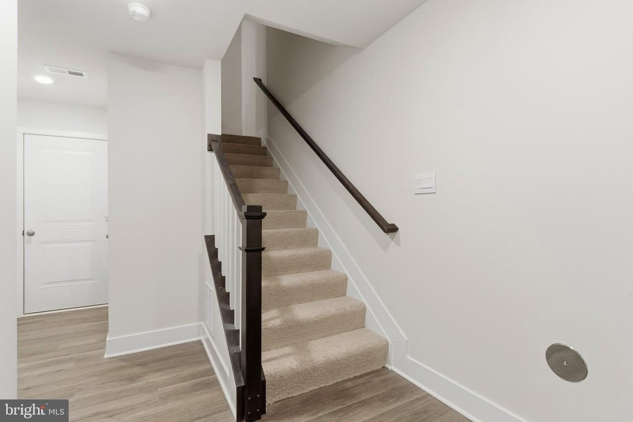 5221 Manor Park Way - Photo 3 of 34