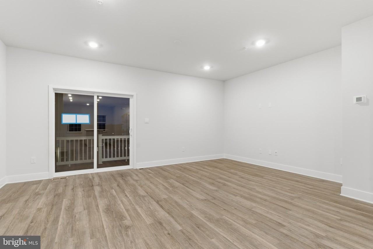 5221 Manor Park Way - Photo 4 of 34