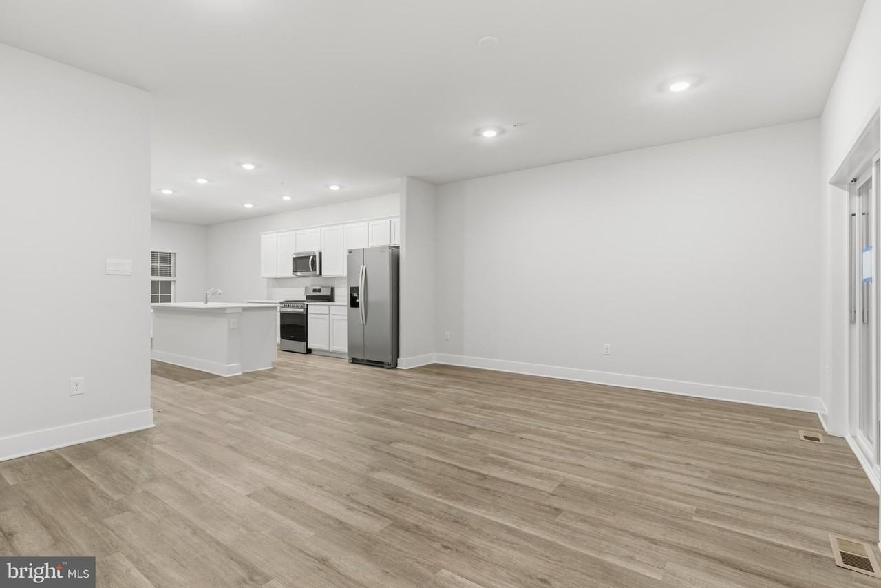 5221 Manor Park Way - Photo 6 of 34