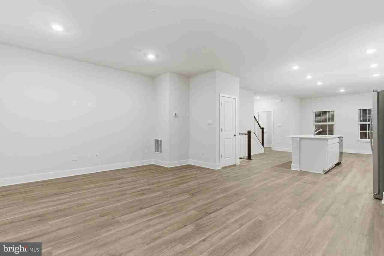 5221 Manor Park Way - Photo 7 of 34