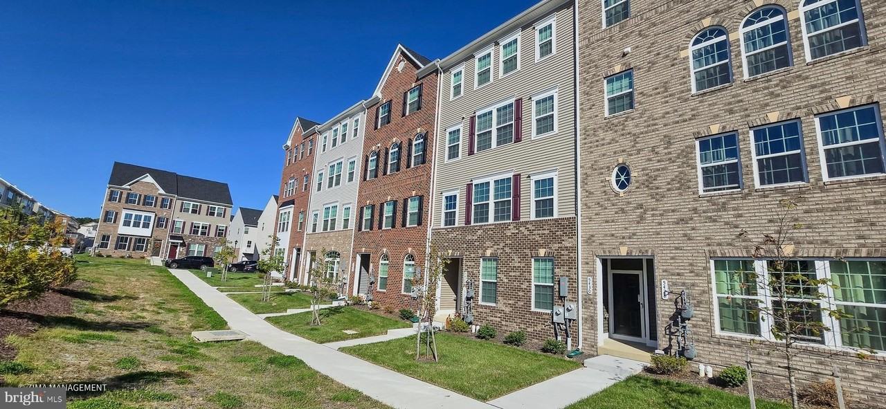 5426 Greenpoint Ln - Photo 3 of 50