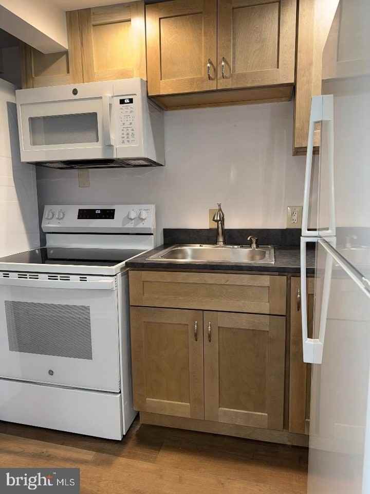 6 N Main St Apt A - Photo 7 of 29