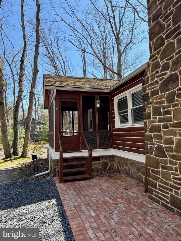 1176 Stokes Rd - Photo 4 of 27