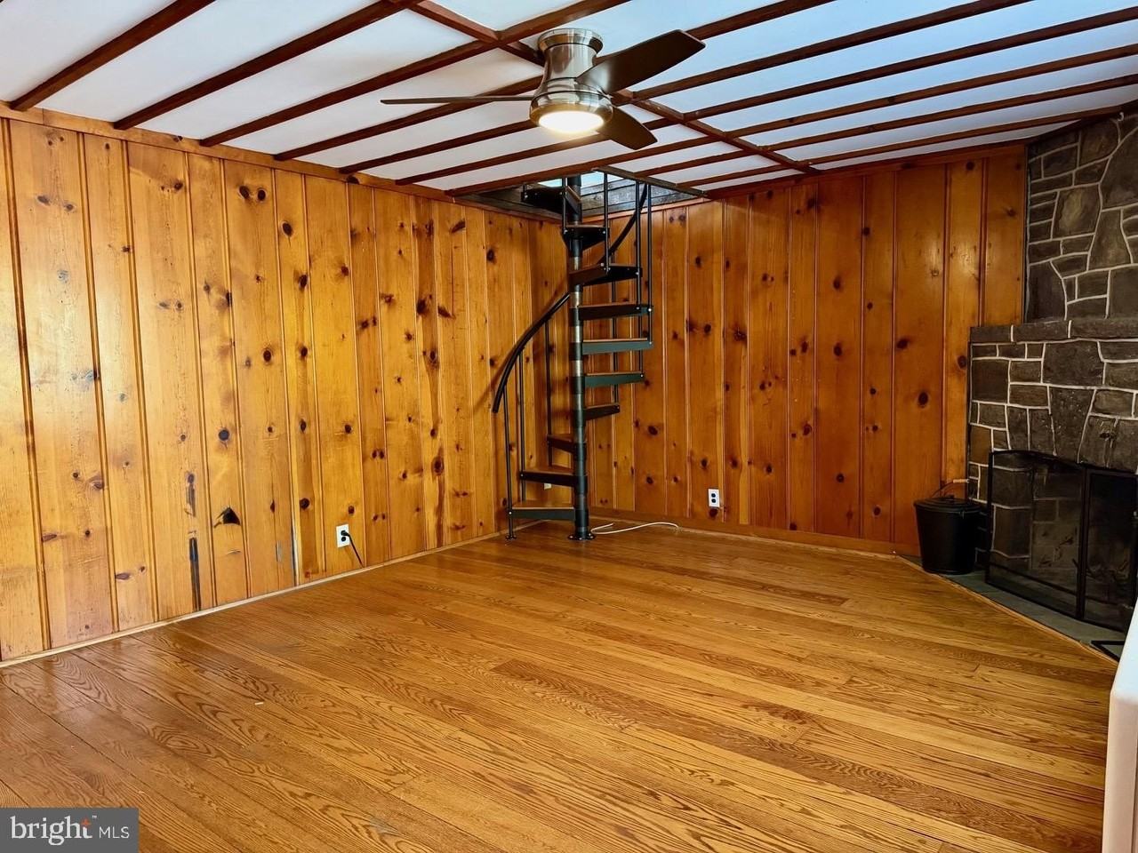 1176 Stokes Rd - Photo 6 of 27