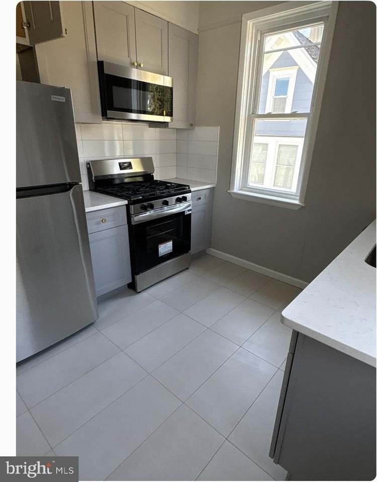 109 Union Ave Unit B - Photo 2 of 8