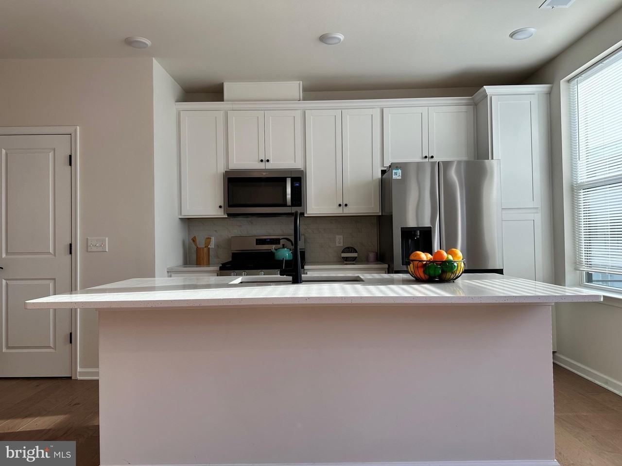 807 Shay Blvd - Photo 2 of 20