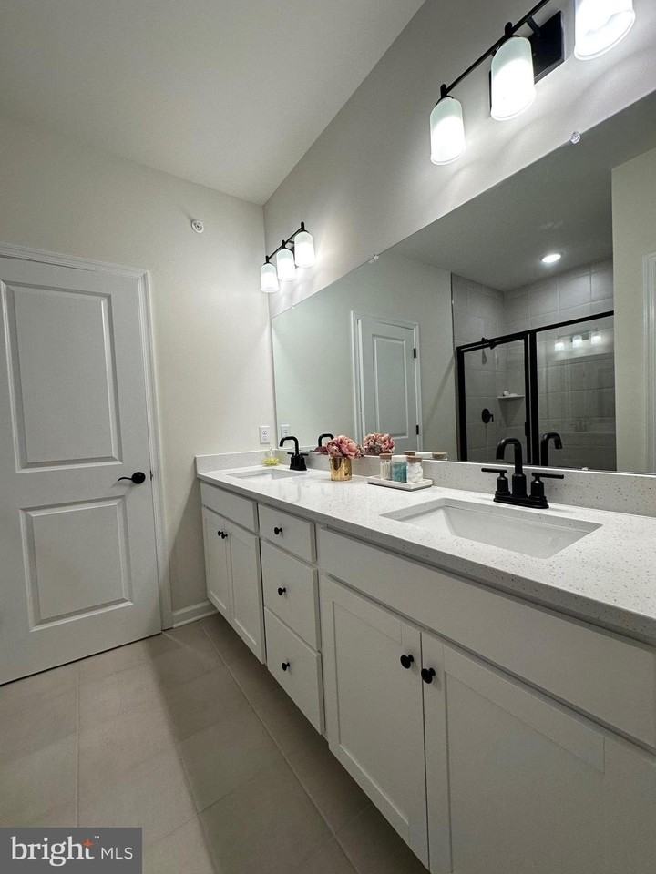 807 Shay Blvd - Photo 6 of 20