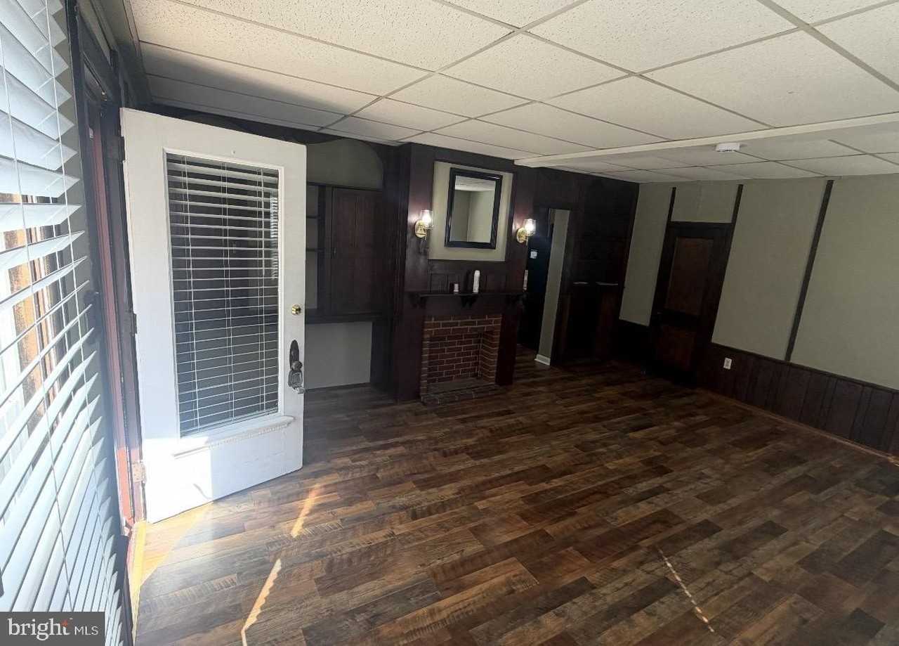 18 N Pearl St - Photo 4 of 10