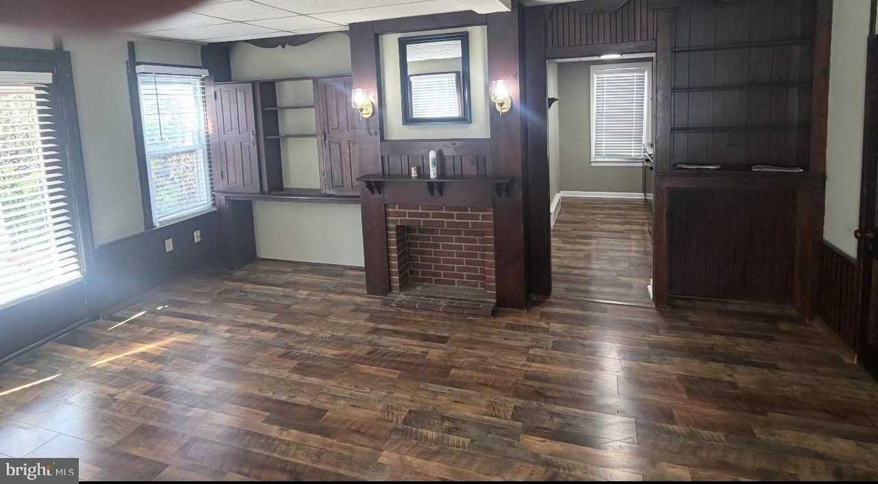 18 N Pearl St - Photo 5 of 10