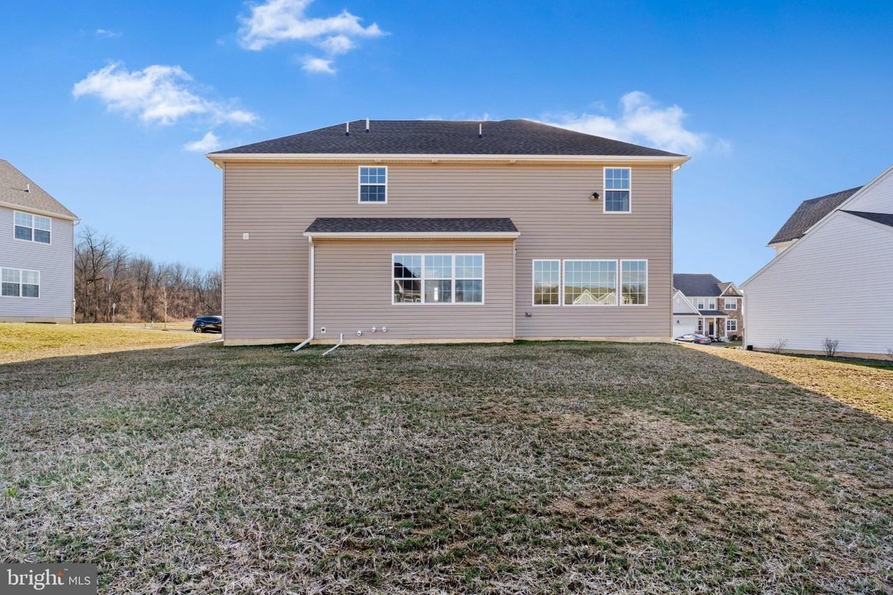 32 Pamela Dr - Photo 4 of 39