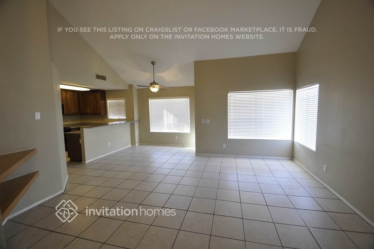 10246 N 66th Ave - Photo 2 of 10