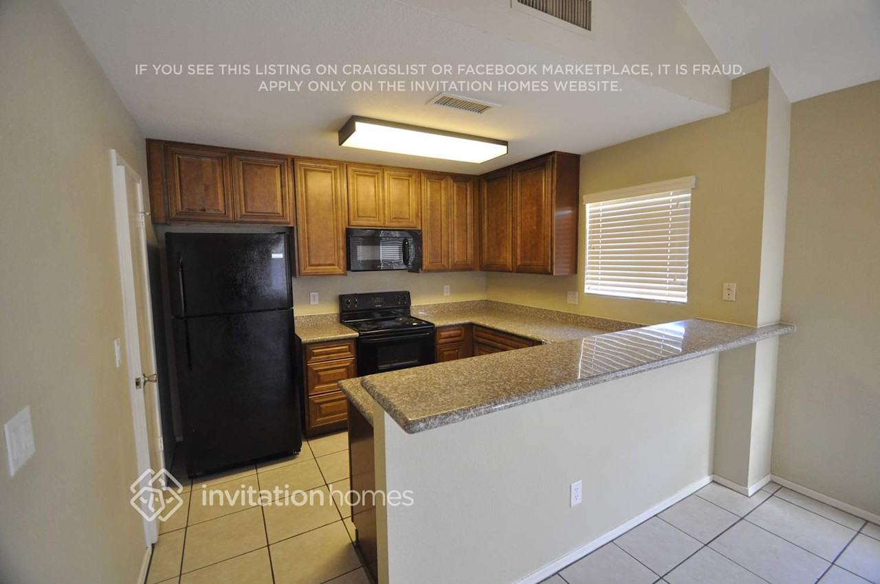 10246 N 66th Ave - Photo 3 of 10