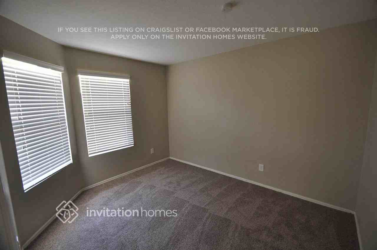 10246 N 66th Ave - Photo 5 of 10