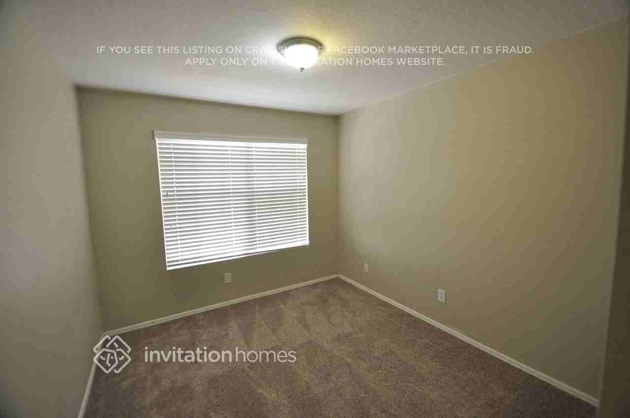 10246 N 66th Ave - Photo 6 of 10