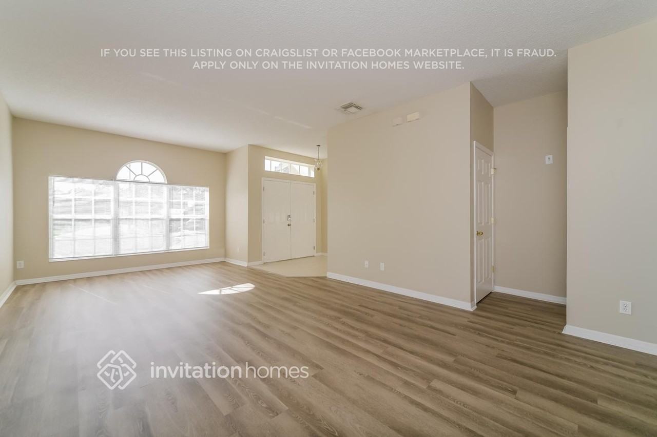 12113 Kendra Ct - Photo 3 of 17