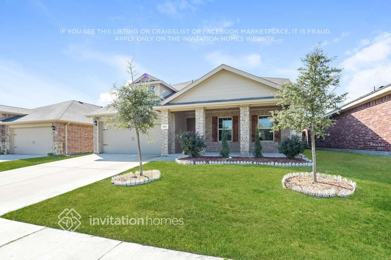 954 Corbitt Ln - Photo 2 of 16