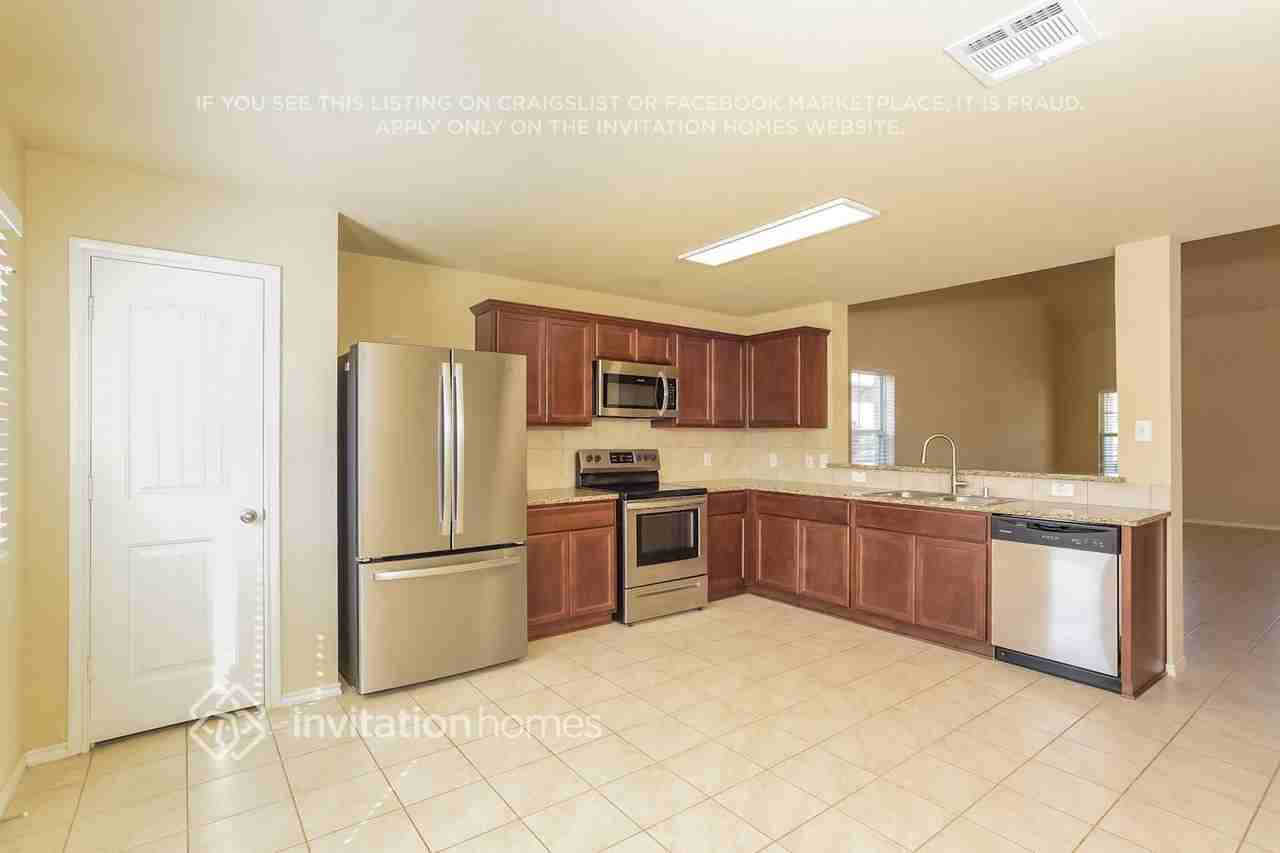 954 Corbitt Ln - Photo 7 of 16