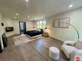 3943 Fredonia Dr - Photo 2 of 8