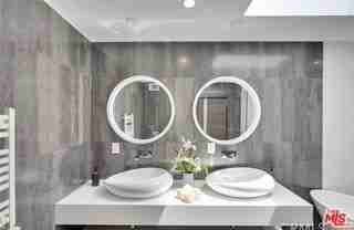 3943 Fredonia Dr - Photo 4 of 8