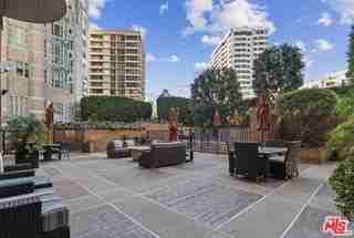 10560 Wilshire Blvd #1303 - Photo 3 of 8