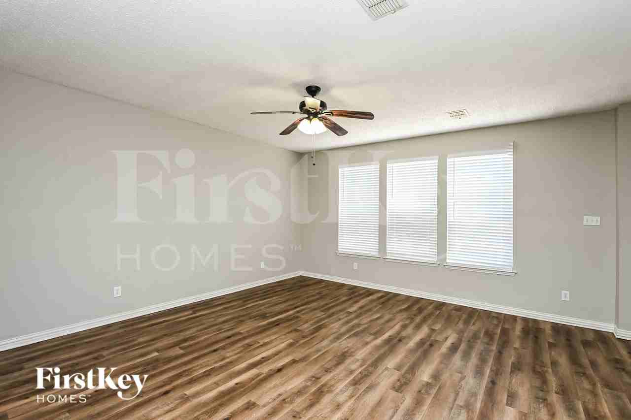 4817 Palm Ridge Dr - Photo 2 of 19