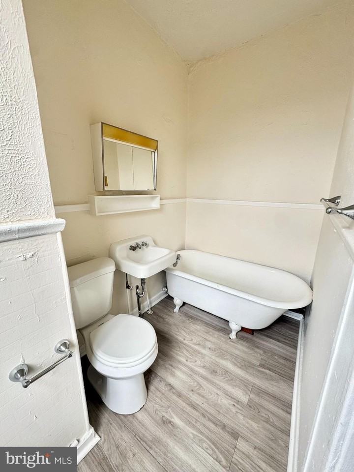 5040 Walnut St Apt 2r - Photo 5 of 7