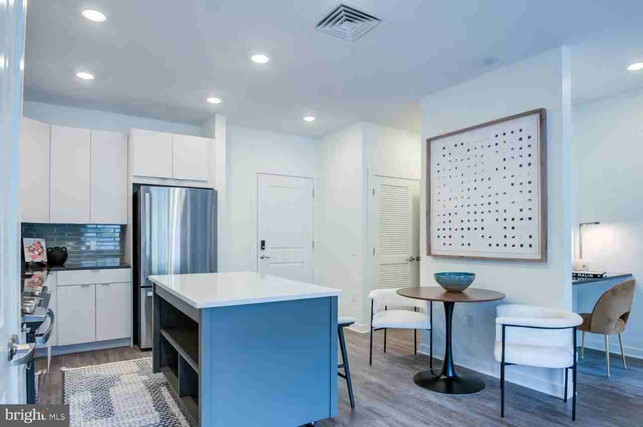 503-29 N Columbus Blvd Unit 1215 - Photo 5 of 38