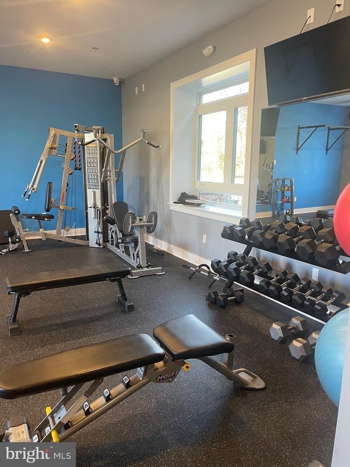 4007 Ridge Ave - Photo 4 of 14